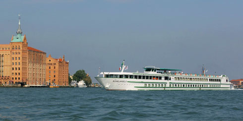 Crociera a Venezia, foto motonave Michelangelo.